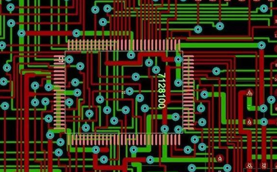 圖1：兩種PCB模型的部分電路。頂圖：傳統(tǒng)設(shè)計(jì)版本。